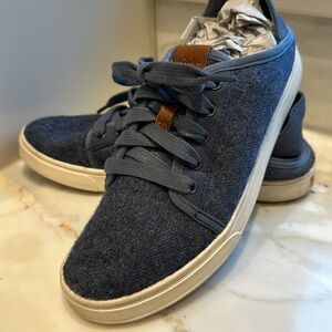 Olukai woman’s every day ties sneaker 7.5 M